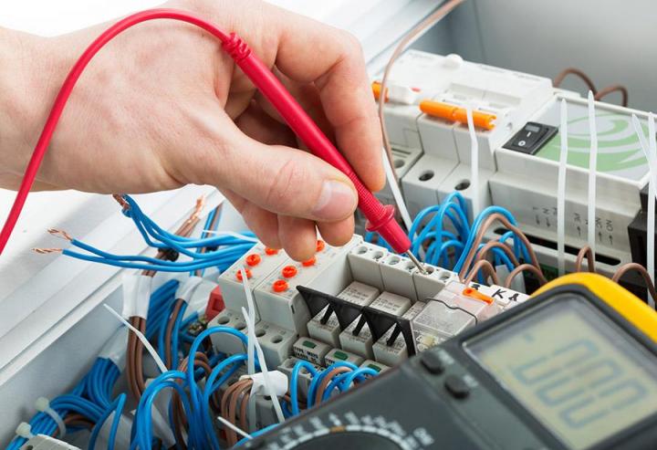 La qualité d'exécution est notre maître-mot, garantissant des installations électriques fiables et durables.